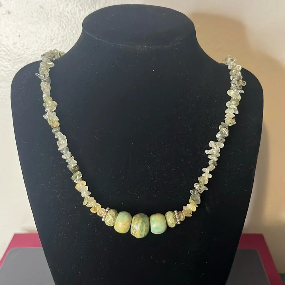 Jade‎ Stones with Polished Multi Stone Chips Toggle Vintage Necklace